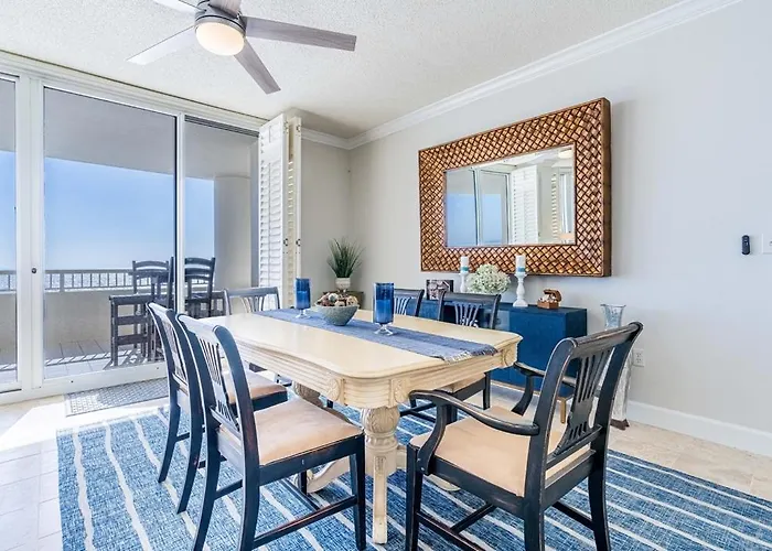 Club 1705b By Youngs Suncoast Apartment