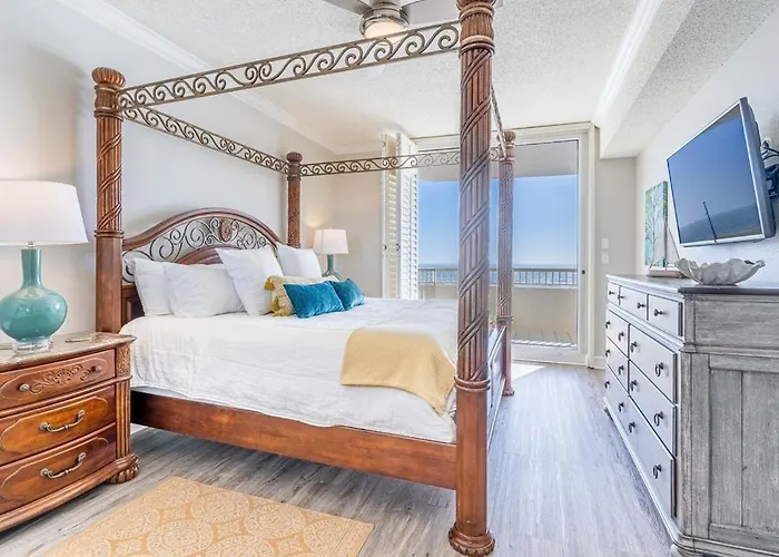 Club 1705b By Youngs Suncoast