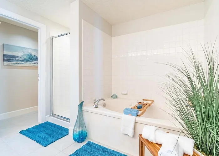 Club 1705b By Youngs Suncoast Apartment