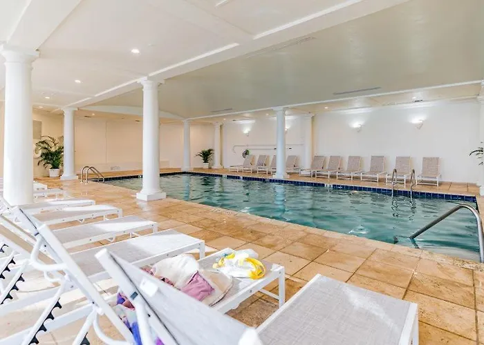 Club 1705b By Youngs Suncoast *