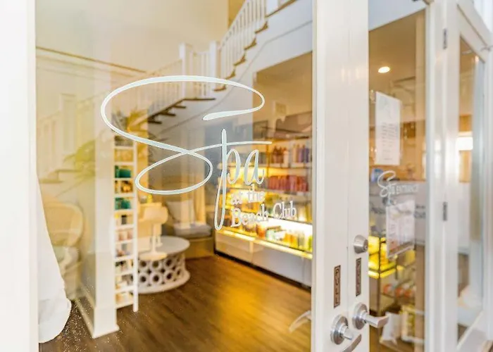 Club 1705b By Youngs Suncoast Apartment